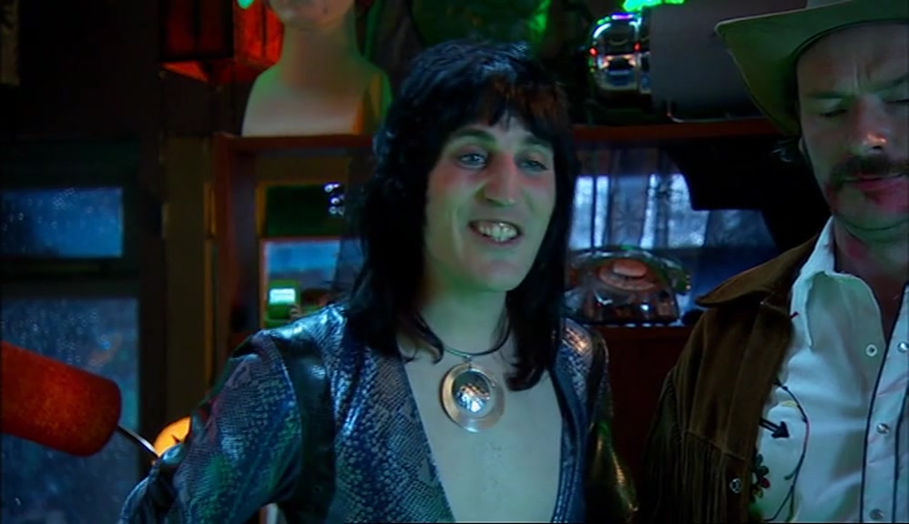 - I'LL PAY A HUNDRED. - COOL. 