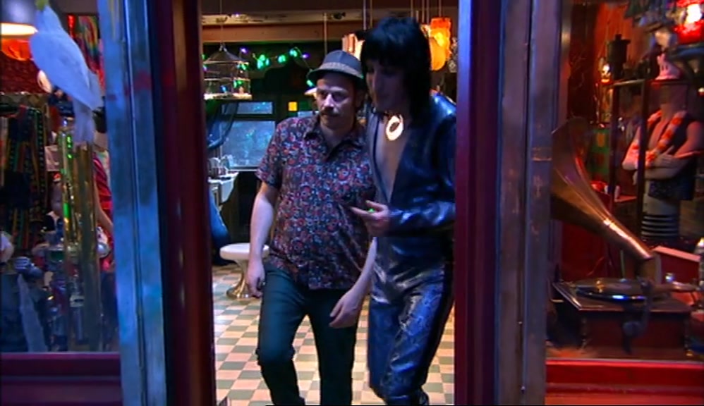 PETE NEON'S BEEN SEEN OUTSIDE TOPSHOP, SO I GOTTA GO. 