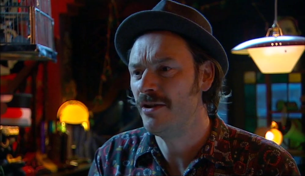 - NO. YOU HAD 3,000 EUROS. - IT'S GOT A MEXICAN ANT IN IT. HOW COOL IS THAT? 