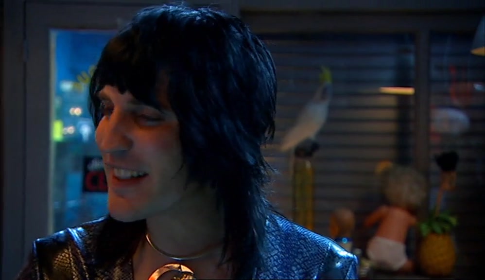 - NO. YOU HAD 3,000 EUROS. - IT'S GOT A MEXICAN ANT IN IT. HOW COOL IS THAT? 