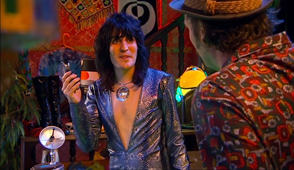 - WHAT DOES IT DO? - I'VE BEEN TAGGING POP STARS LIKE PIGEONS. 