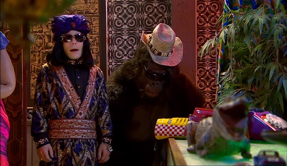 - OH, HUGE. I'M A MONKEY MESS. - HOW IS EVERYTHING? ALL RIGHT? 