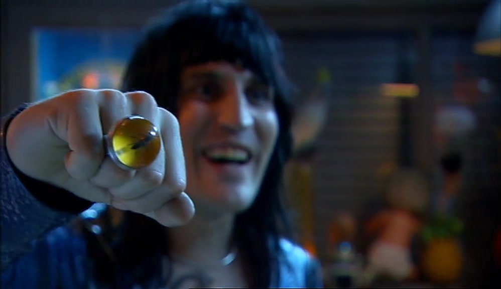- NO. YOU HAD 3,000 EUROS. - IT'S GOT A MEXICAN ANT IN IT. HOW COOL IS THAT? 