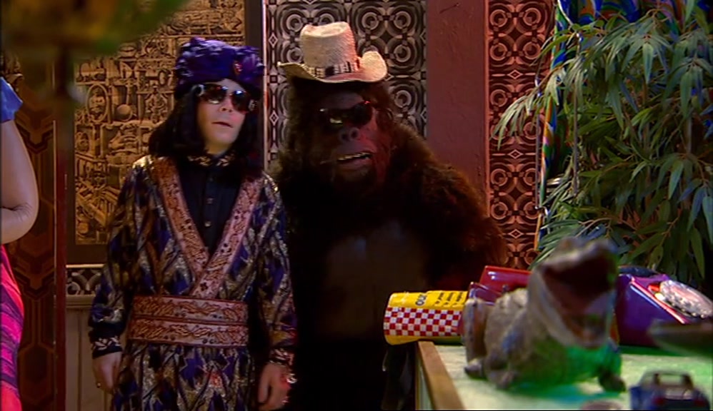 - OH, HUGE. I'M A MONKEY MESS. - HOW IS EVERYTHING? ALL RIGHT? 