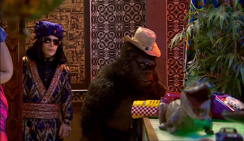 - OH, HUGE. I'M A MONKEY MESS. - HOW IS EVERYTHING? ALL RIGHT? 