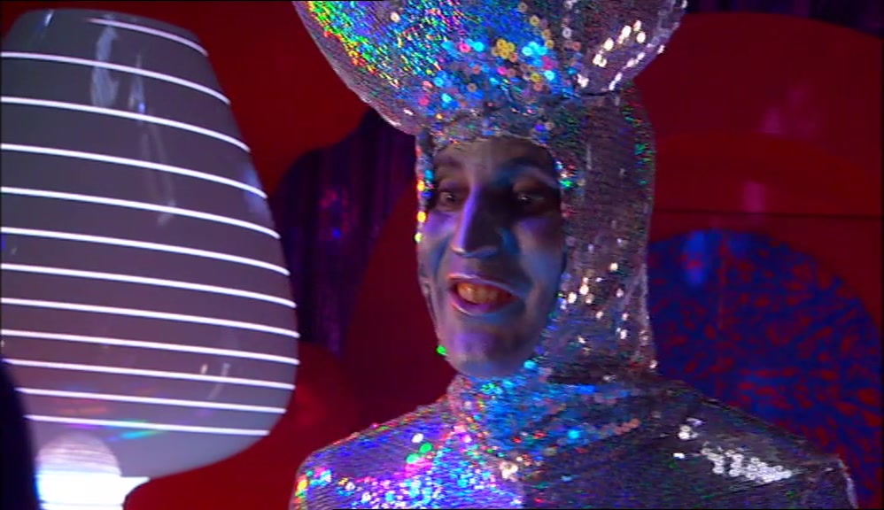 I KNEW THAT WAS GONNA COME BACK IN. THE SCUBA LOOK - GENIUS! 