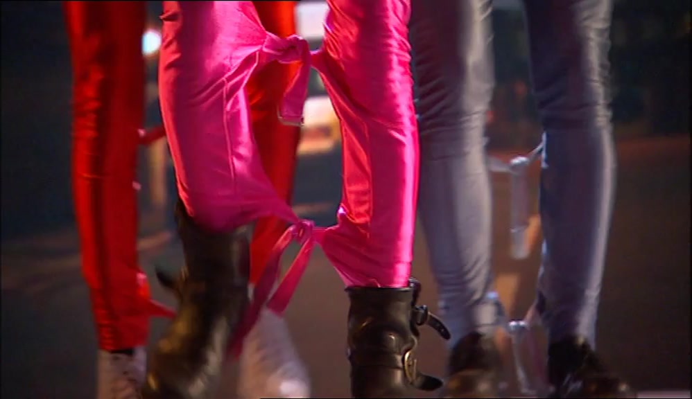 - HOW'S HE GETTING AWAY?! - IT'S THESE TROUSERS. 