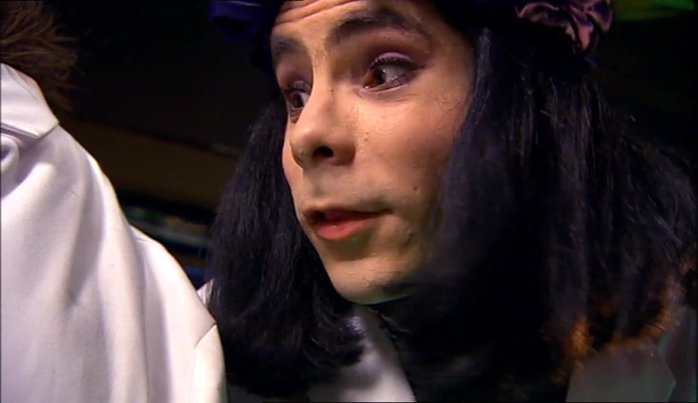 - IT'S WORKED. USE THE SYRINGE. - (CRIES) 