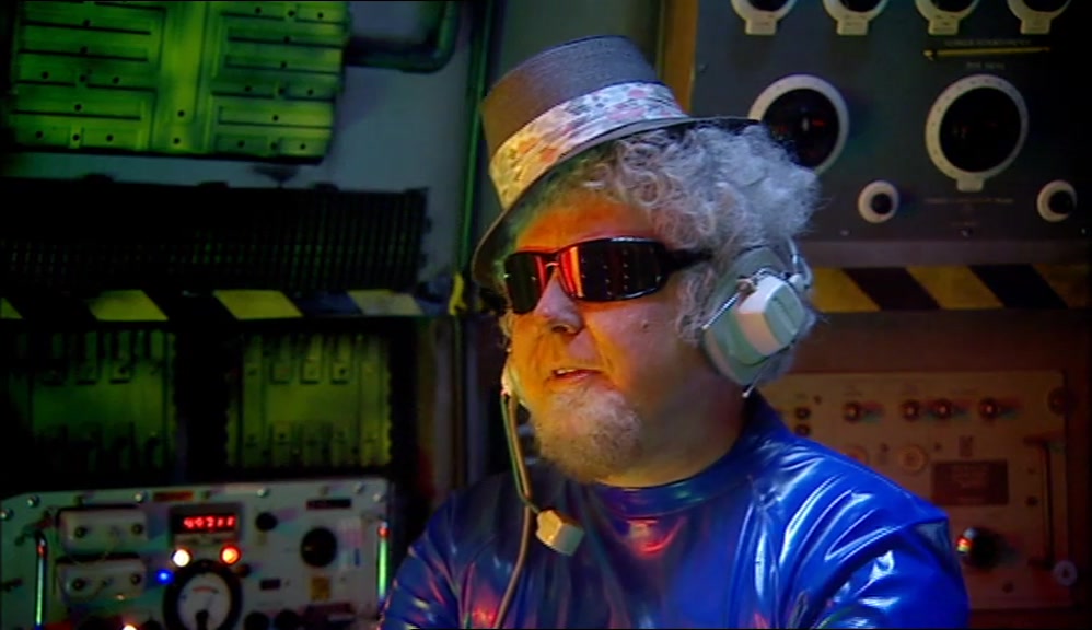 - WHAT IS A BATHYSCOPE? - THAT BIG SCREEN THERE IN THE MIDDLE. 