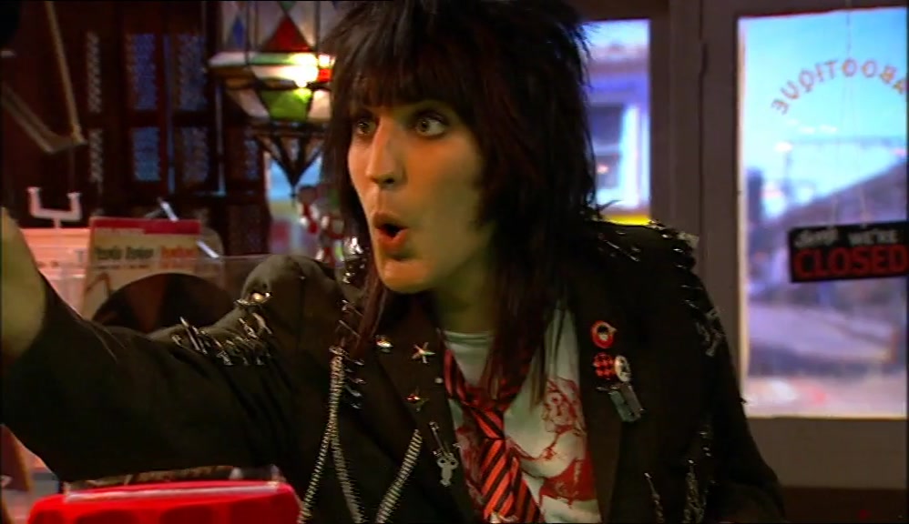 - DON'T DO THAT. OI, BACK OF! - WHOA. 