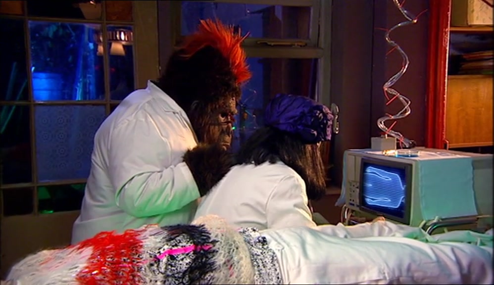 WHAT ARE THEY DOING? THEY'VE ONLY GOT TEN SECONDS UNTIL THEY GO BIG. 
