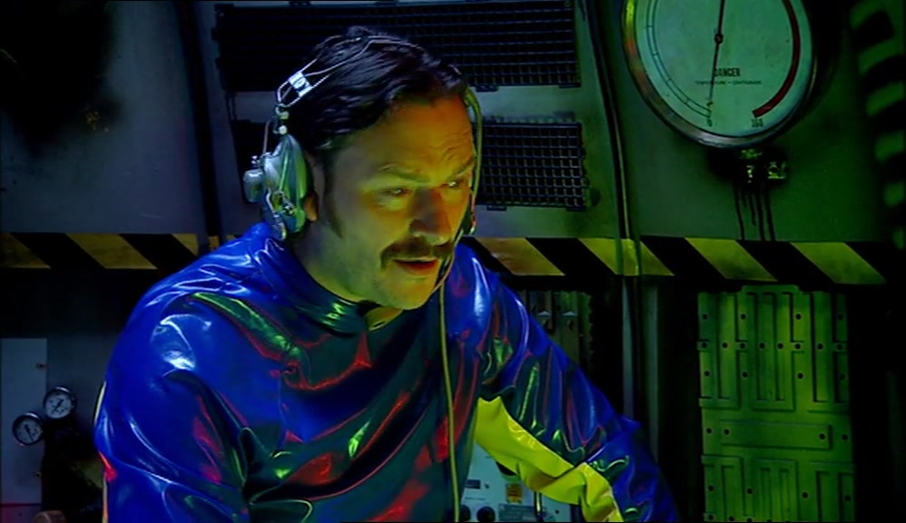 - WHAT IS A BATHYSCOPE? - THAT BIG SCREEN THERE IN THE MIDDLE. 