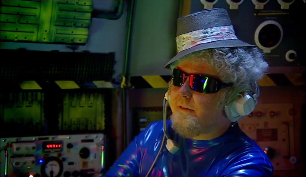 - CHECK. - NOW CHECK THE BATHYSCOPE. 
