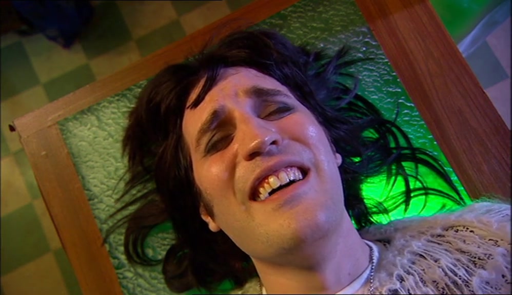 - IT'S WORKED. USE THE SYRINGE. - (CRIES) 