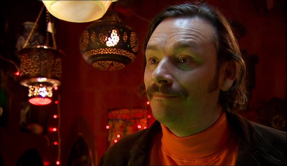 - HERE WE GO. - SOMEONE WHO KNOWS VINCE INSIDE OUT. 