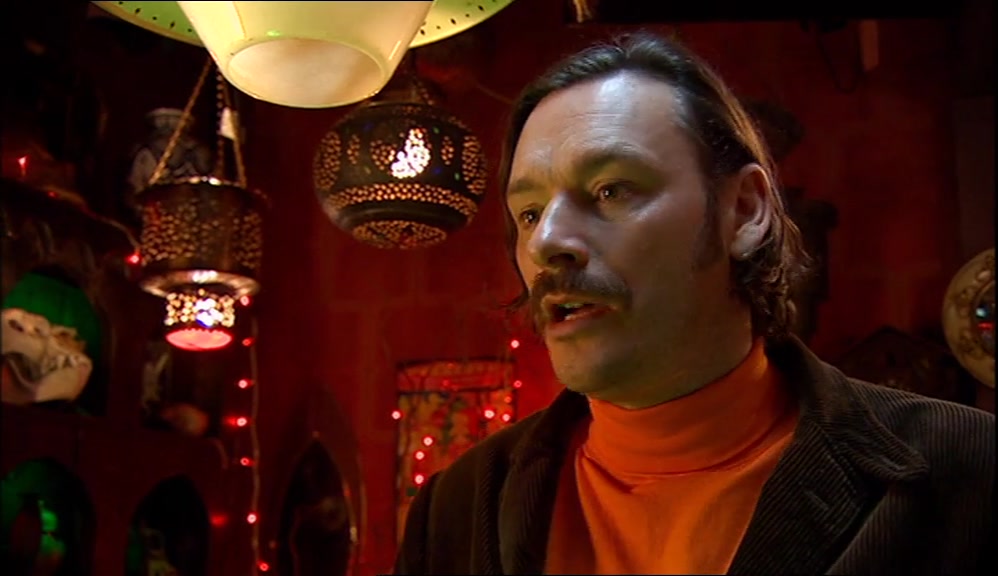 - HE'S GONNA DIE, HOWARD. - I CAN'T GO IN THERE, OK? I MEAN, I'M BUSY. 