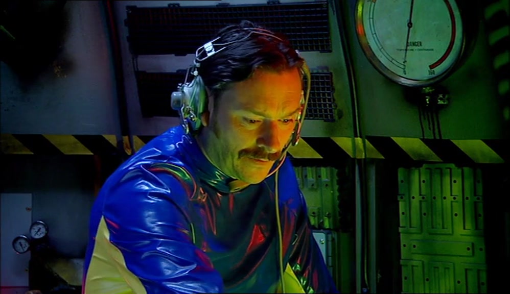 - CHECK. - NOW CHECK THE BATHYSCOPE. 