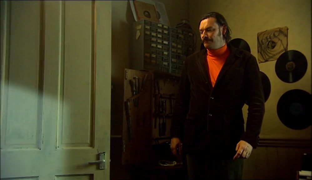 - THAT'S THE CLOSET, LESTER. - OH, YEAH. 