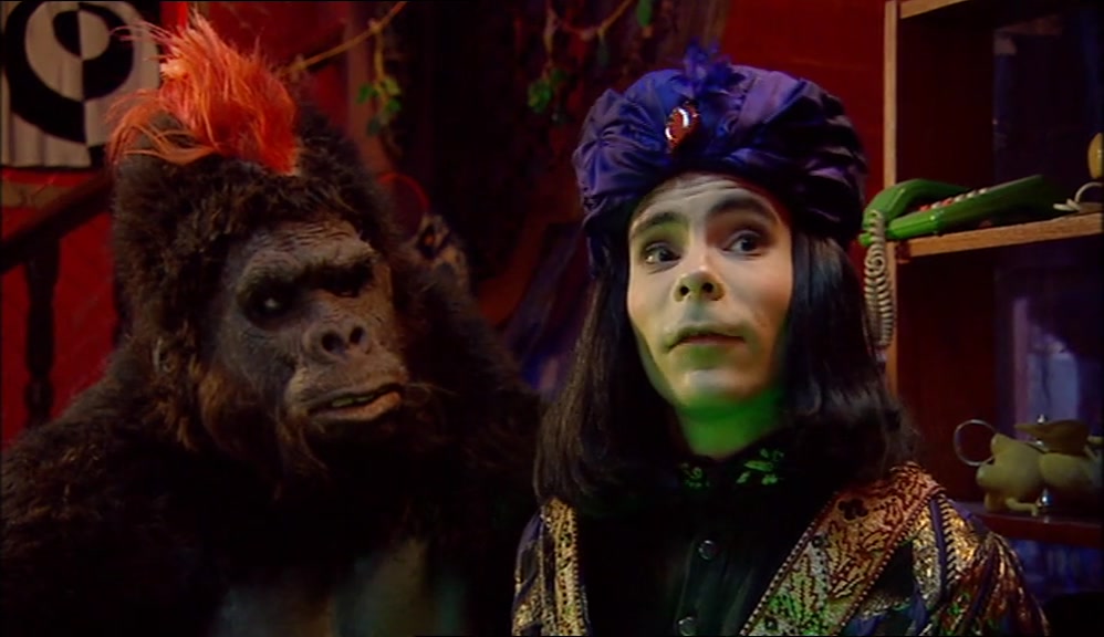 - HERE WE GO. - SOMEONE WHO KNOWS VINCE INSIDE OUT. 