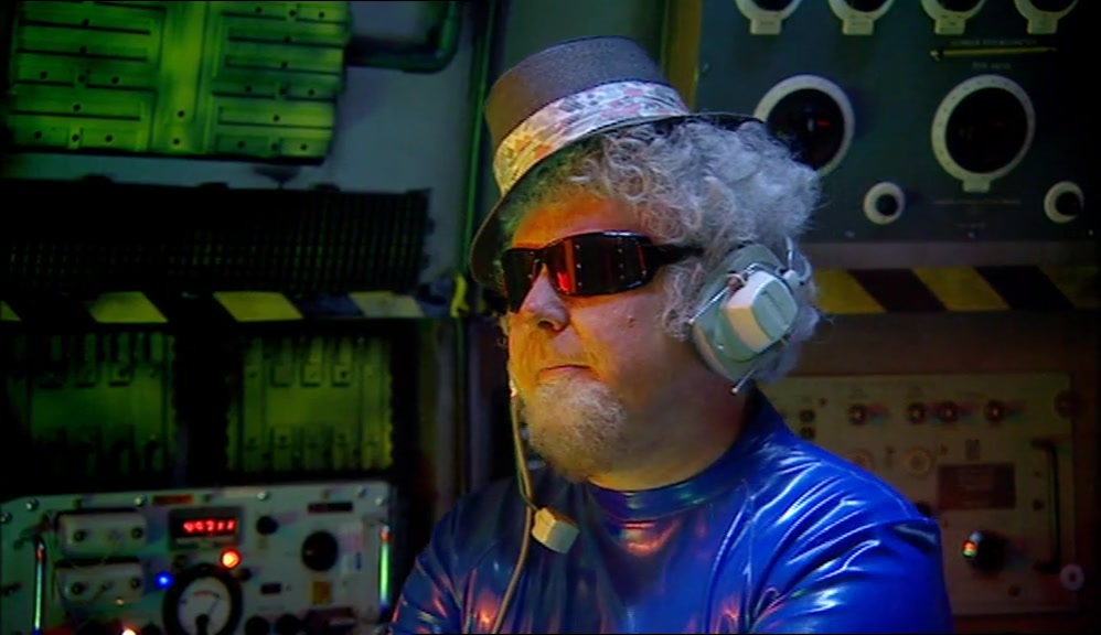- WHAT IS A BATHYSCOPE? - THAT BIG SCREEN THERE IN THE MIDDLE. 