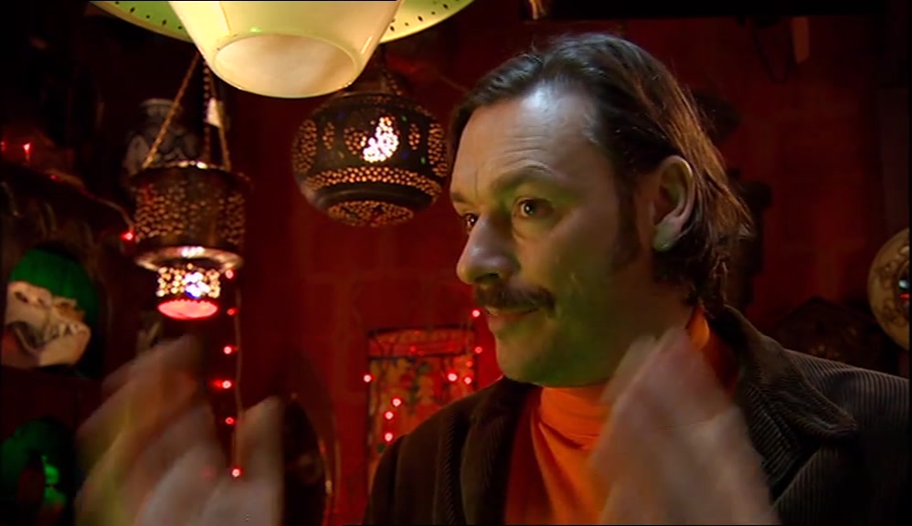 - HE'S GONNA DIE, HOWARD. - I CAN'T GO IN THERE, OK? I MEAN, I'M BUSY. 