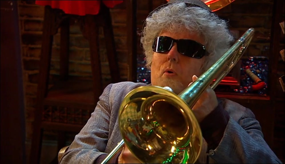 - THAT'S NOT HELPING. - OH, SORRY, HOWARD. 