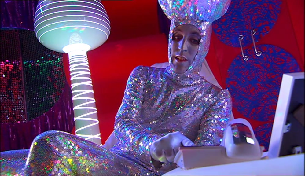 VINCE, NIP OUT AND GET ME A SCUBA DIVING OUTFIT, WITH ALL THE ACCESSORIES. 