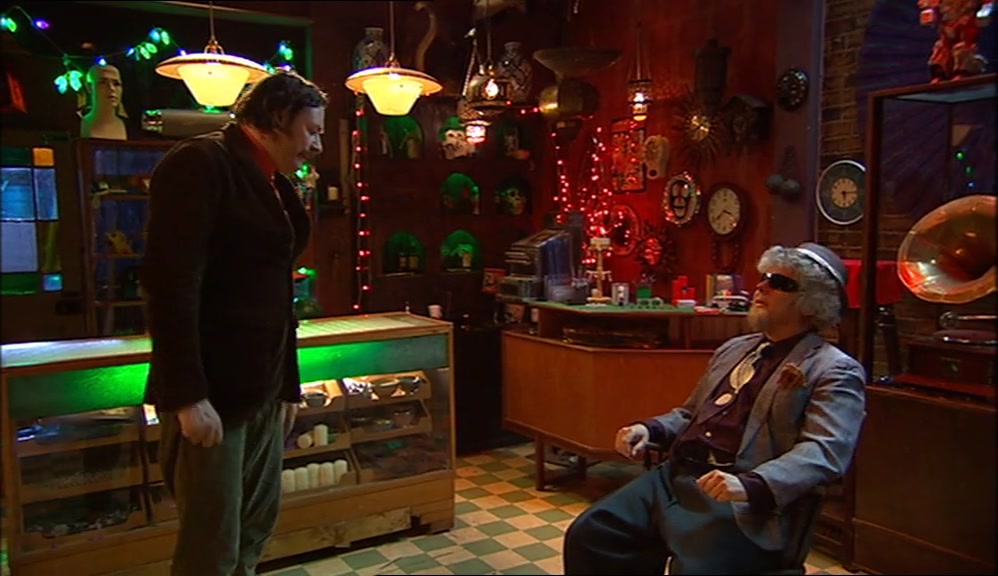 - YOU BRING THAT ROCKING CHAIR WITH YOU? - IT'S A FOLDAWAY. I TAKE IT EVERYWHERE. 