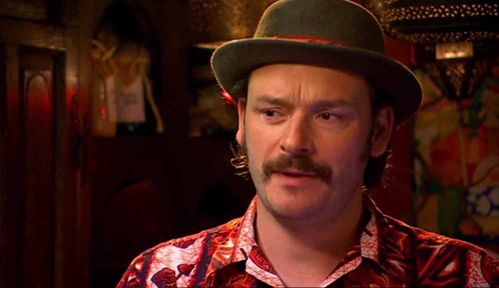 - IS THIS HOW YOU WIN PEOPLE OVER? - I CAN'T EXPRESS MYSELF. 