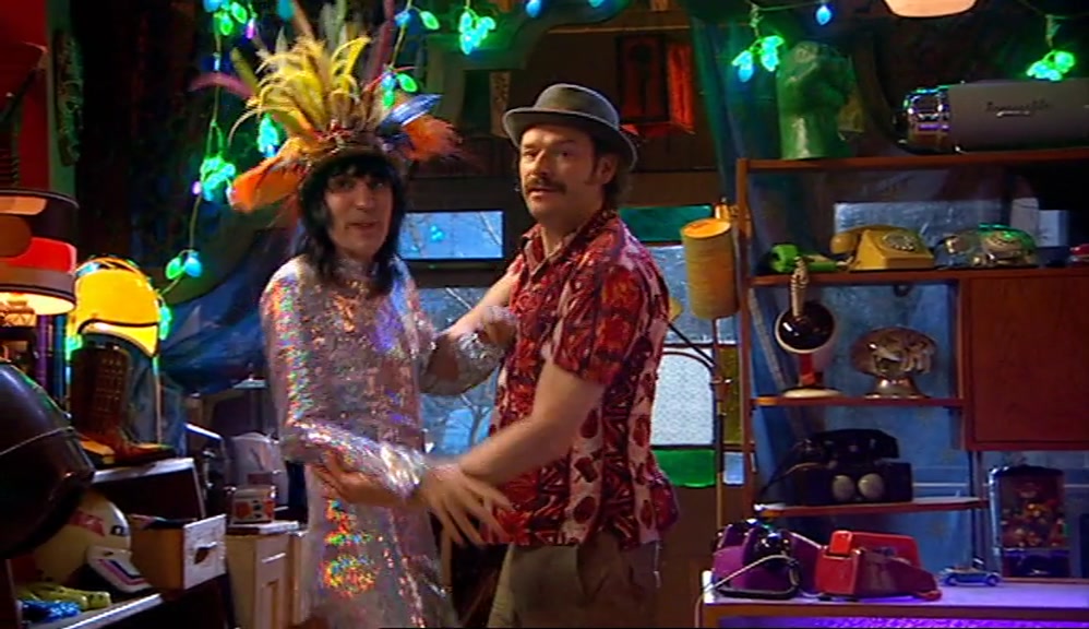 - EASY, VINCE. I'LL DEAL WITH THIS. - HOW DOES HE DO IT? 
