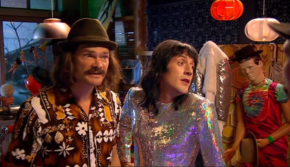 - WHAT DO YOU CALL THESE, THEN? - YOU THINK THEY'RE SMALL? 