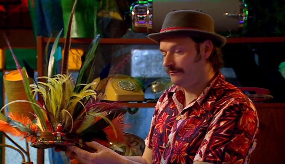 UM... YOU LIKE PRESENTS, DON'T YOU, VINCE? YEAH? JUST SO HAPPENS I'VE GOT YOU ONE. 