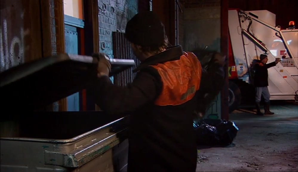 - I MEAN IT. THAT IS A BEAUTIFUL CAPE. - TAKE IT EASY, MATE. 