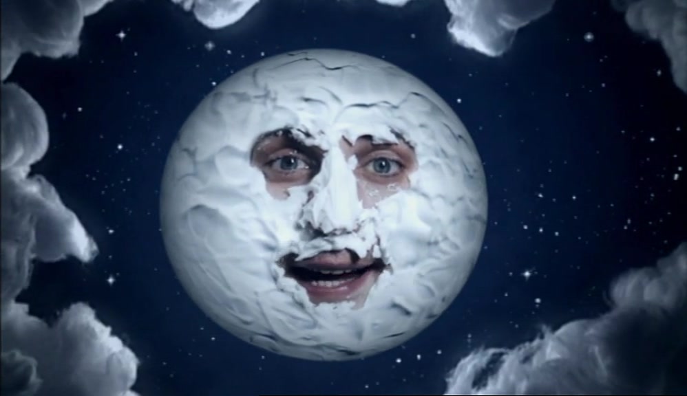 I'M A FULL MOON, YEAH, MAKING ALL THE JUICE ACTIVATED. 