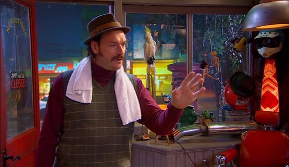 - THAT'S WHAT I DO. YEAH, VINCE? - HERE WE GO. LIES, LIES FROM TINY EYES. 