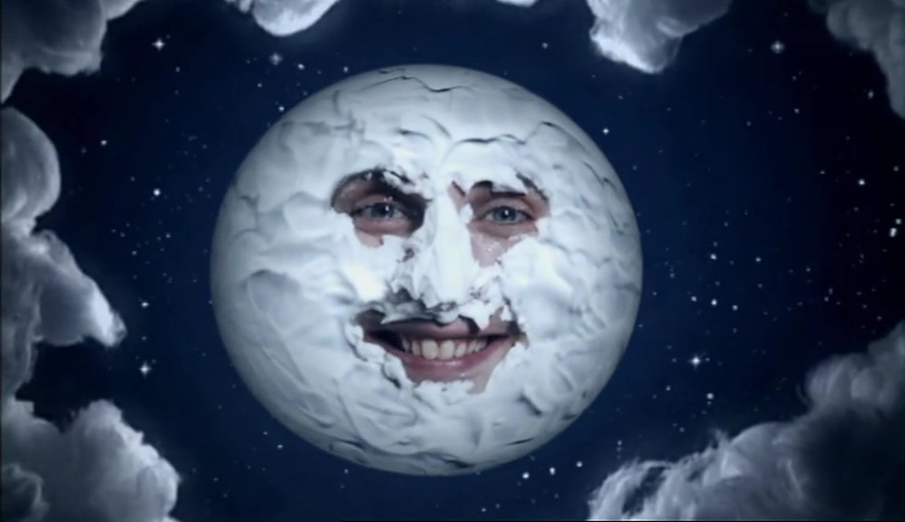 I'M A FULL MOON, YEAH, MAKING ALL THE JUICE ACTIVATED. 