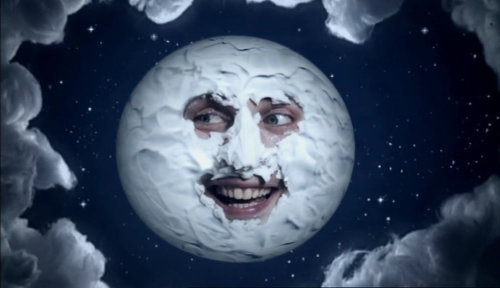 I'M A FULL MOON, YEAH, MAKING ALL THE JUICE ACTIVATED. 