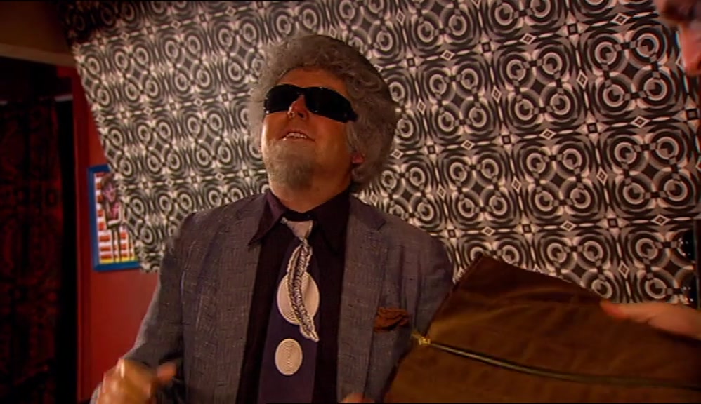 - THANK YOU. WHAT IS IT? - IT'S A MAN CORSET. 