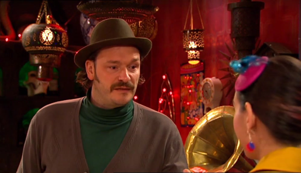 - GREAT. I LOVE PARTIES. - I LOVE PARTIES, TOO. 