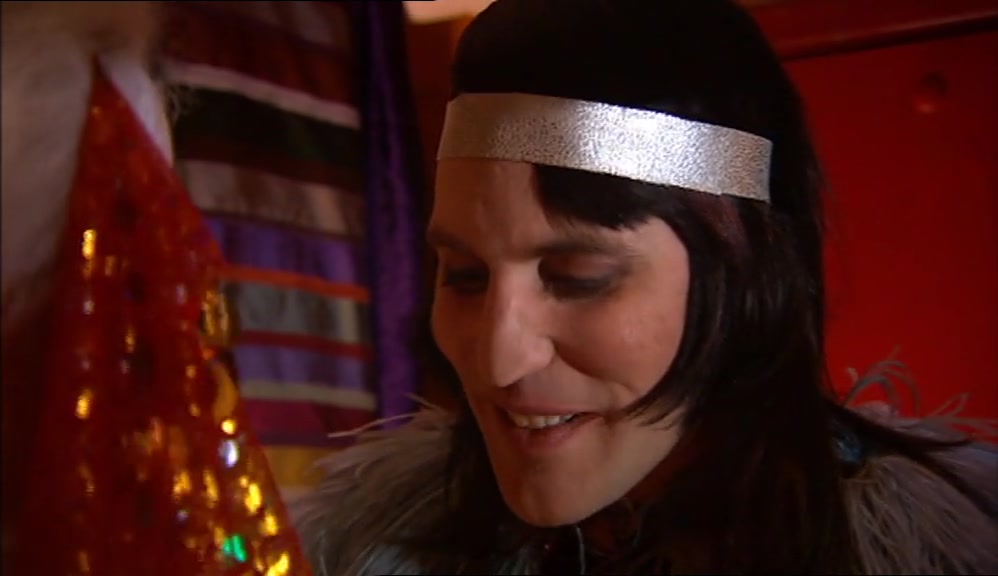 WOW! I LOVE YOUR OUTFIT, IT'S AMAZING. YOU LOOK LIKE AN EASTERN PRINCESS. 
