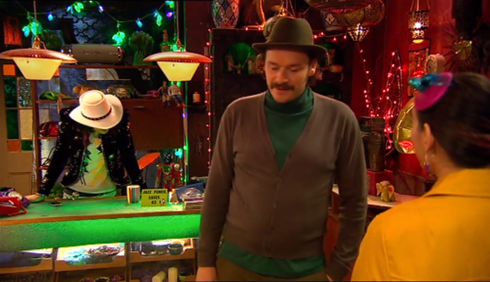 - GREAT. I LOVE PARTIES. - I LOVE PARTIES, TOO. 