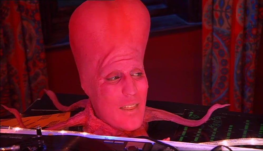 - OH, WHAT IS YOUR BEEF WITH THE MAC? - THE SAME BEEF EVERY RIGHT-THINKING MAN HAS. 