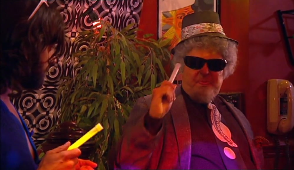 - THESE ALCOPOPS TASTE KINDA FUNNY. - IT'S A GLOWSTICK, YOU BERK! 