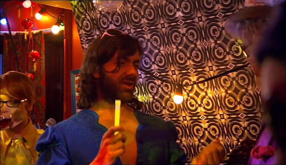 - THESE ALCOPOPS TASTE KINDA FUNNY. - IT'S A GLOWSTICK, YOU BERK! 