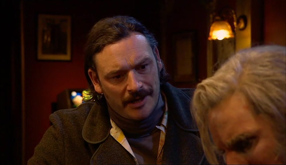 - SO HE'S ON THE BILL WITH YOU TONIGHT? - HE'S MY COMPETITION. 