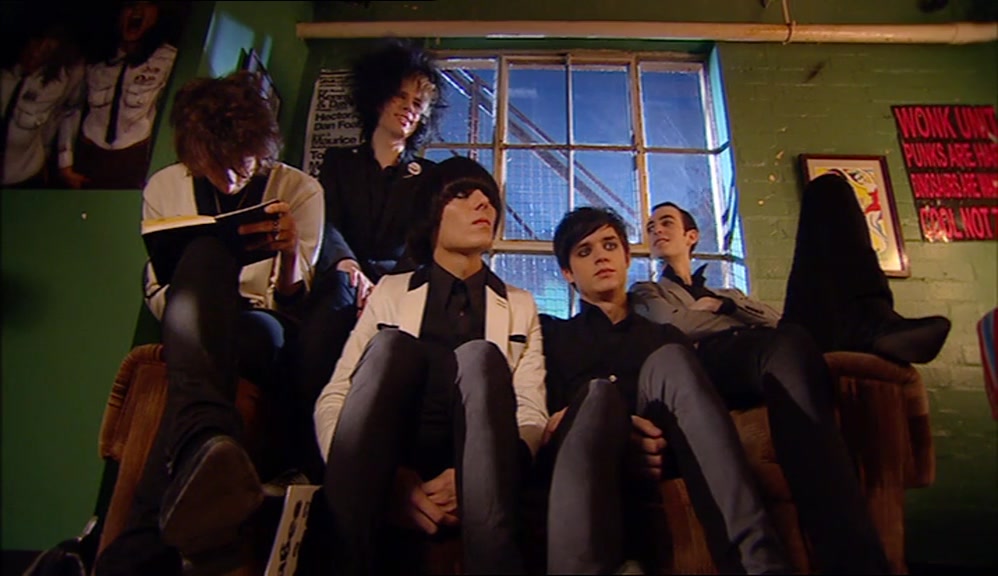 - WE'VE GOT A THIN-LEGS POLICY IN THIS BAND. - I'VE GOT THIN LEGS. 