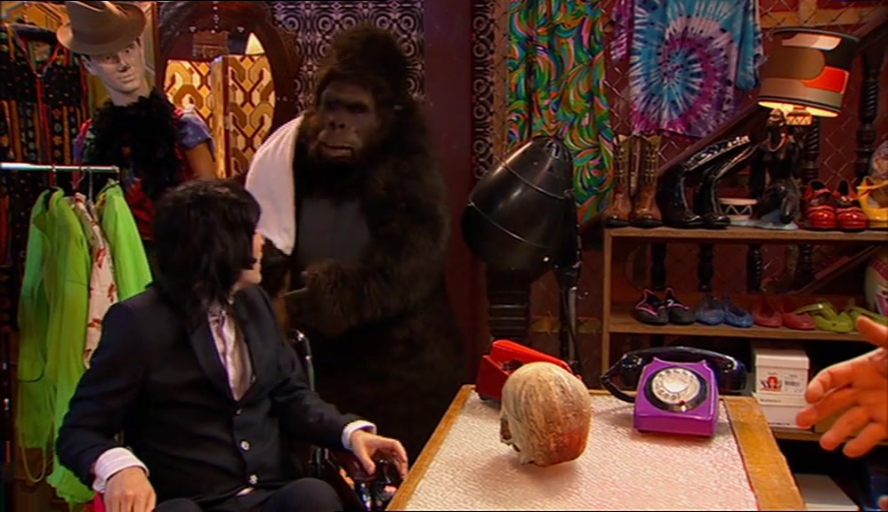 HEY, VINCEY, I'VE JUST BEEN ON THE INTERNET. 