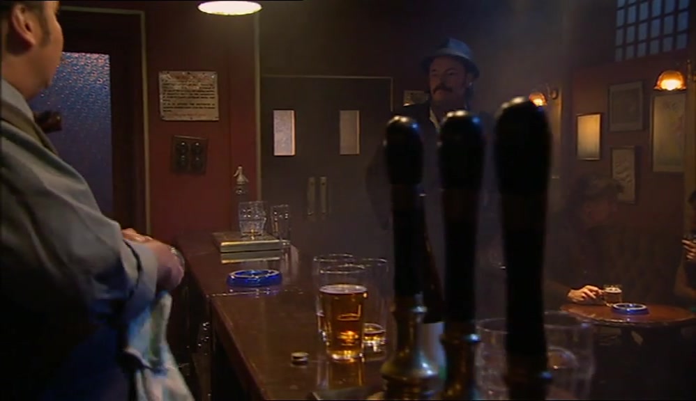 - AH, TOP OF THE EVENING TO YOU. - HI. 