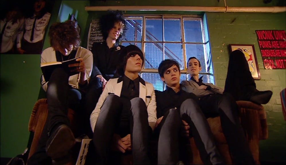 - WE'VE GOT A THIN-LEGS POLICY IN THIS BAND. - I'VE GOT THIN LEGS. 