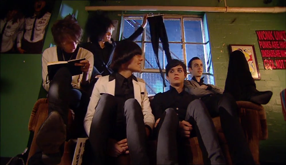 - I COULD BE YOUR SINGER. IT'LL BE AMAZING. - I TELL YOU WHAT. IF YOU CAN GET INTO THESE... 
